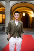 Sunny王阳明现身佛罗伦萨 时尚大秀独领风骚