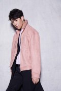 柳泽文时尚写真曝光 粉色也可男友力MAX