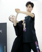 20小时不眠不休 零基础“大长腿”跨界压力大  X man胡一天本周踢馆《新舞林大