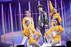 王博文《in雄联盟》三首连唱 翻唱《浪费》触动人心