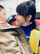  章龄之表情丰富给小葫芦“洗脑”：我是你最爱的女人