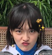 拍照界鬼才！文淇花式搞怪遭粉丝吐槽不跳广场舞可惜了