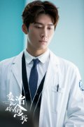  精英范儿十足！窦骁深情演绎爆款男友