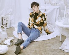 魏哲鸣新写真盐系复古 金丝眼镜优雅迷人