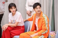 叶一茜田亮当众狂撒狗粮 贴脸印心羡煞旁人