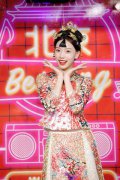 《花样新世界》首播引热议  “银发族”倪萍 范明 张晨光积极“触网”，为代
