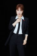 吴昕最新写真曝光 黑西装上演“超A领带杀”