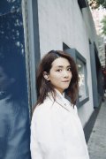 陈昊宇夏日清新写真 化身俏皮少女甜度满满