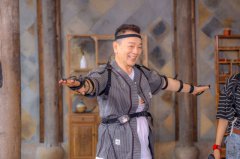 《花样新世界》张晨光黄子弘凡看透翻糖玄机 倪萍范明扮演虚拟偶像