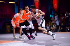 四正迎战《我要打篮球》职业球员 连续进球引发场下轰动