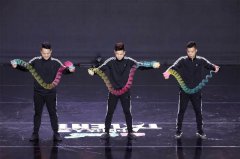 汽车特技表演点燃户外挑战场 最飒女车手上演中国版《速度与激情》