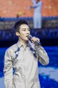 麦亨利出席《最好的时代》电影音乐会 演唱《红海行动》献礼祖国