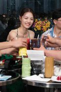 明星与素人的化学反应 《各位游客请注意》成为社交场“透视镜”
