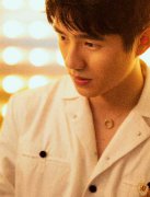 刘昊然白色套装亮相活动 为野生动物保护事业发声￼