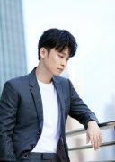 董子健回应“我不配” 《大江大河2》发布会献唱低音炮迷人