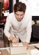 演员陈学冬出席品牌活动 疏朗如风演绎绅士型格