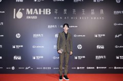 黄子弘凡出席两大年度时尚盛典 首部主演网剧《那年夏天的秘密》将播