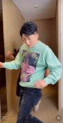 孙艺洲直播间安利洗面奶，巧用口红画发