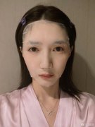 江疏影发博“听说被叫老阿姨” 关晓彤评