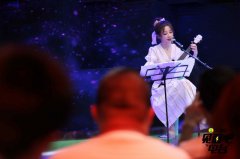 冯提莫做客电台直播 动情演唱在线宠粉惊喜不断