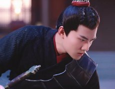 90后男演员颜敬杰被网友称为“高配版的钟汉良”