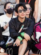 江奇霖丝路之行 荒漠秀场探寻中国时尚