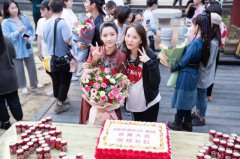 和颂新人张天爱《双世宠妃3》杀青 挑战酷帅女将军智斗墨连城