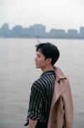 茅子俊初秋写真曝光 悠然帅气尽显文艺气