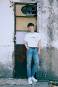 董子健初秋写真曝光 时空交汇碰撞胶片质
