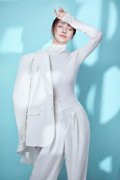 付美白西装大片曝光 清新脱俗尽显优雅气质