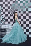蒋梦婕豆绿色仙女裙亮相活动 微醺纯欲妆