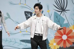 《王牌对王牌》六周年收官 黄晓明展示俯卧撑拍掌