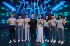 “青春恰时来”五四青春歌会 平安携手费佳​演唱《生命之春》致敬青春