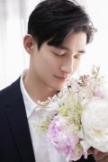 李子峰官宣求婚现场照曝光 网友称“又一