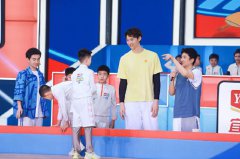 王哲林蒙眼投篮超帅气，《运动不一样5》孩子们将篮球玩出新花样