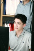 林更新现身直播活动状态佳 超高人气引热