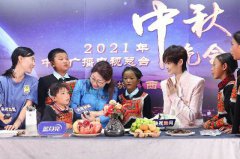 李宇春现身央视秋晚直播间聊公益 “黄房子”将在中坝村捐建美育教室