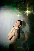 张柏芝旗袍造型优雅迷人 勾勒婀娜身姿韵