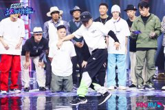 《这！就是街舞》第四季复赛激燃四场Battle 王一博战队六连胜赢取首场积分赛