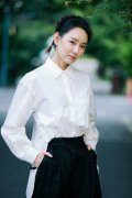 演员邓荔心夏日写真曝光 清新淡雅宛如置