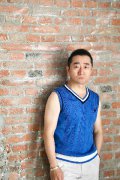 王星瀚街头漫步自在惬意 《西出玉门》李金鳌倍受好评